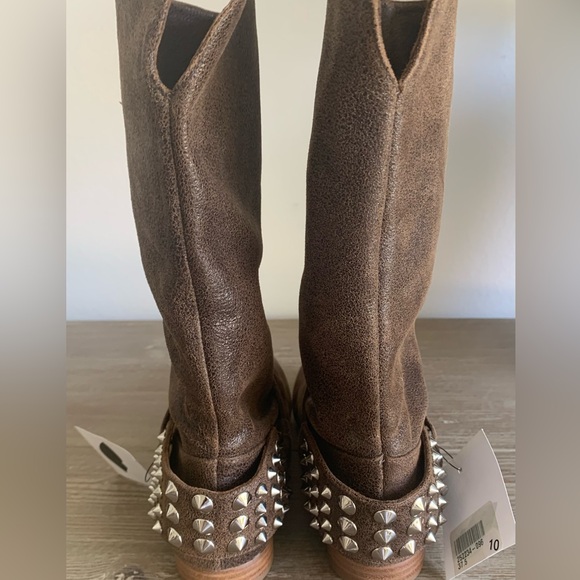 BE & D Brown Distressed Leather Boots - Picture 4 of 9